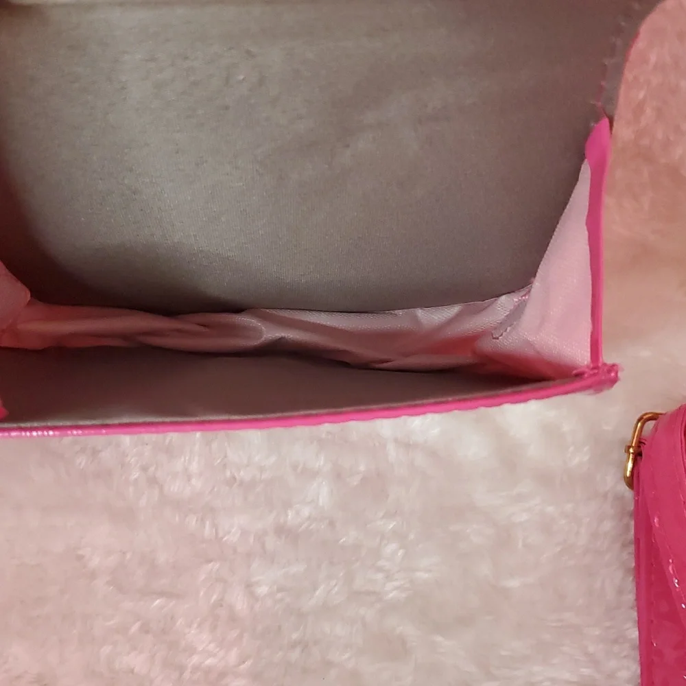 Hello Kitty Dark Pink Quilted Crossbody Bag NWT - Picture 4 of 4